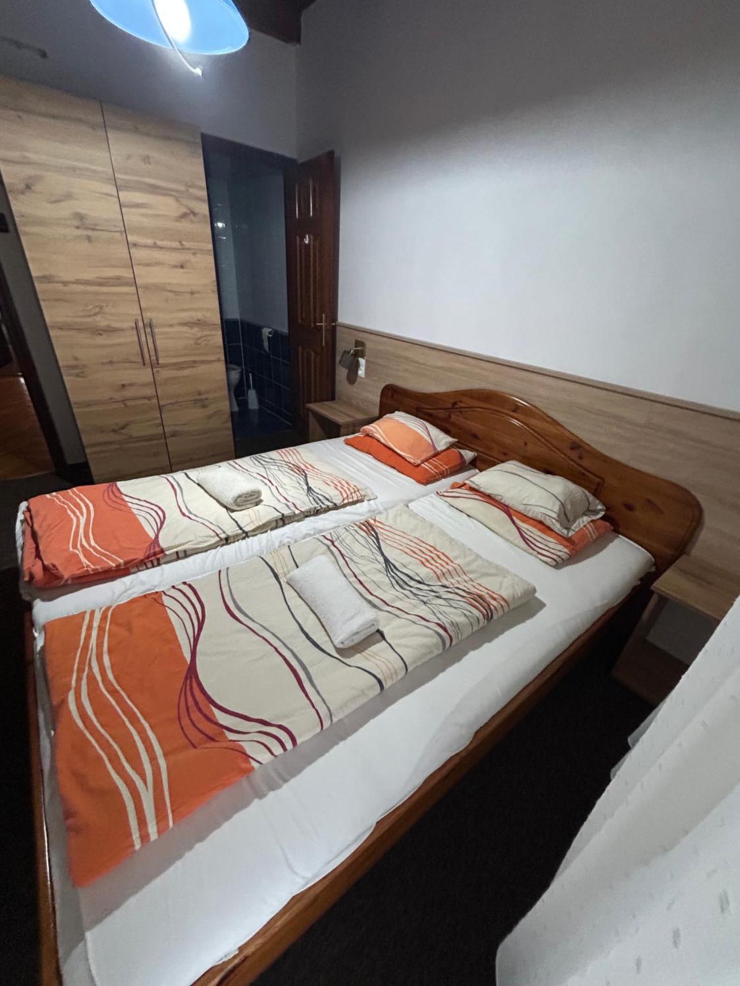 Hotel Rózsakert Panzió Nyíregyháza Exterior foto