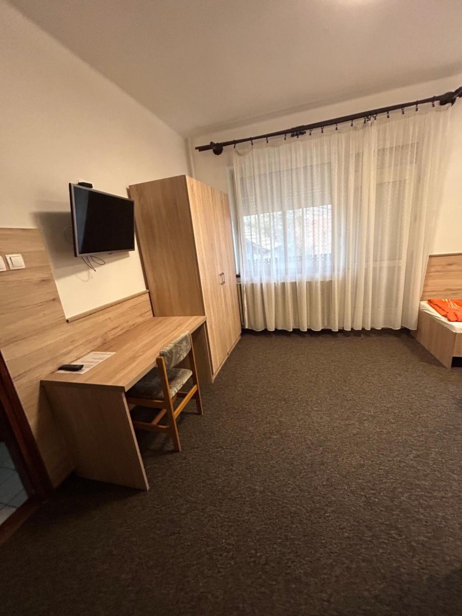 Hotel Rózsakert Panzió Nyíregyháza Exterior foto